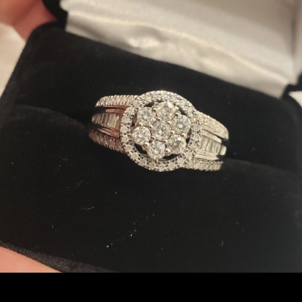 Amazing♥️ 10k gold 1Ct diamond frame ring